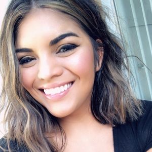 Meet your Posher, Alejandra